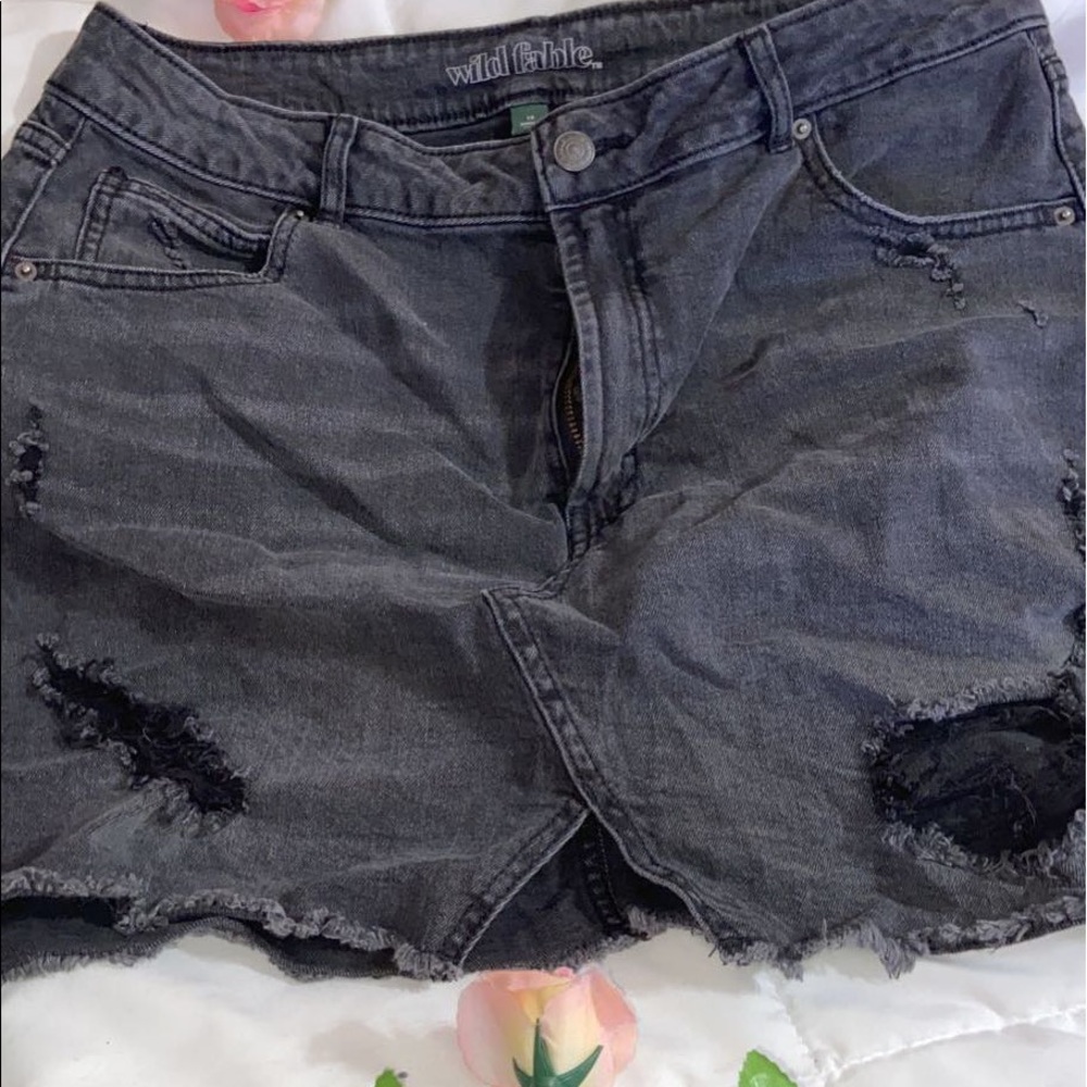 Black distressed jean skirt 🖤